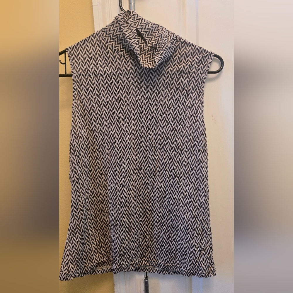 Express Womens Black and White Sleeveless Turtle Neck Sleeveless Top Office